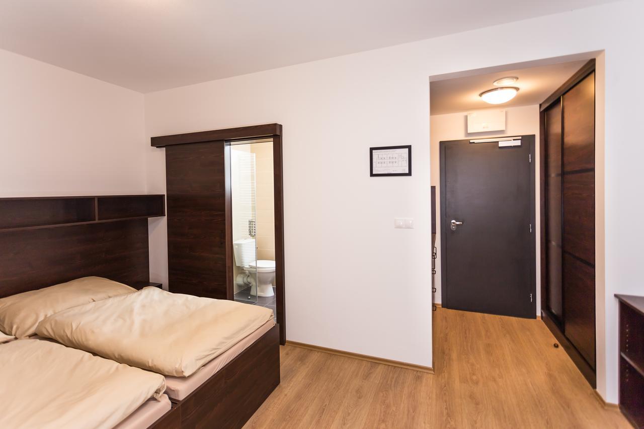 Barok Hotel And Apartments 布拉迪斯拉发 外观 照片