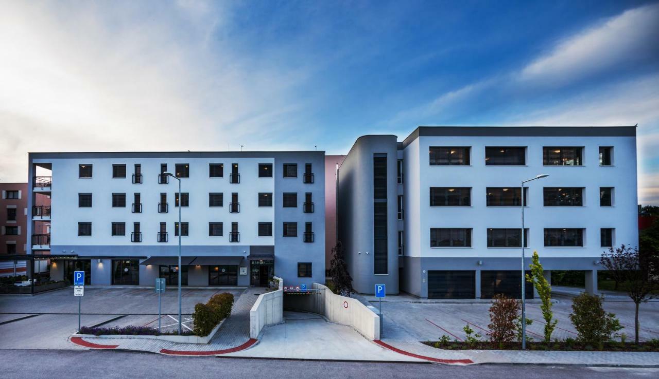 Barok Hotel And Apartments 布拉迪斯拉发 外观 照片